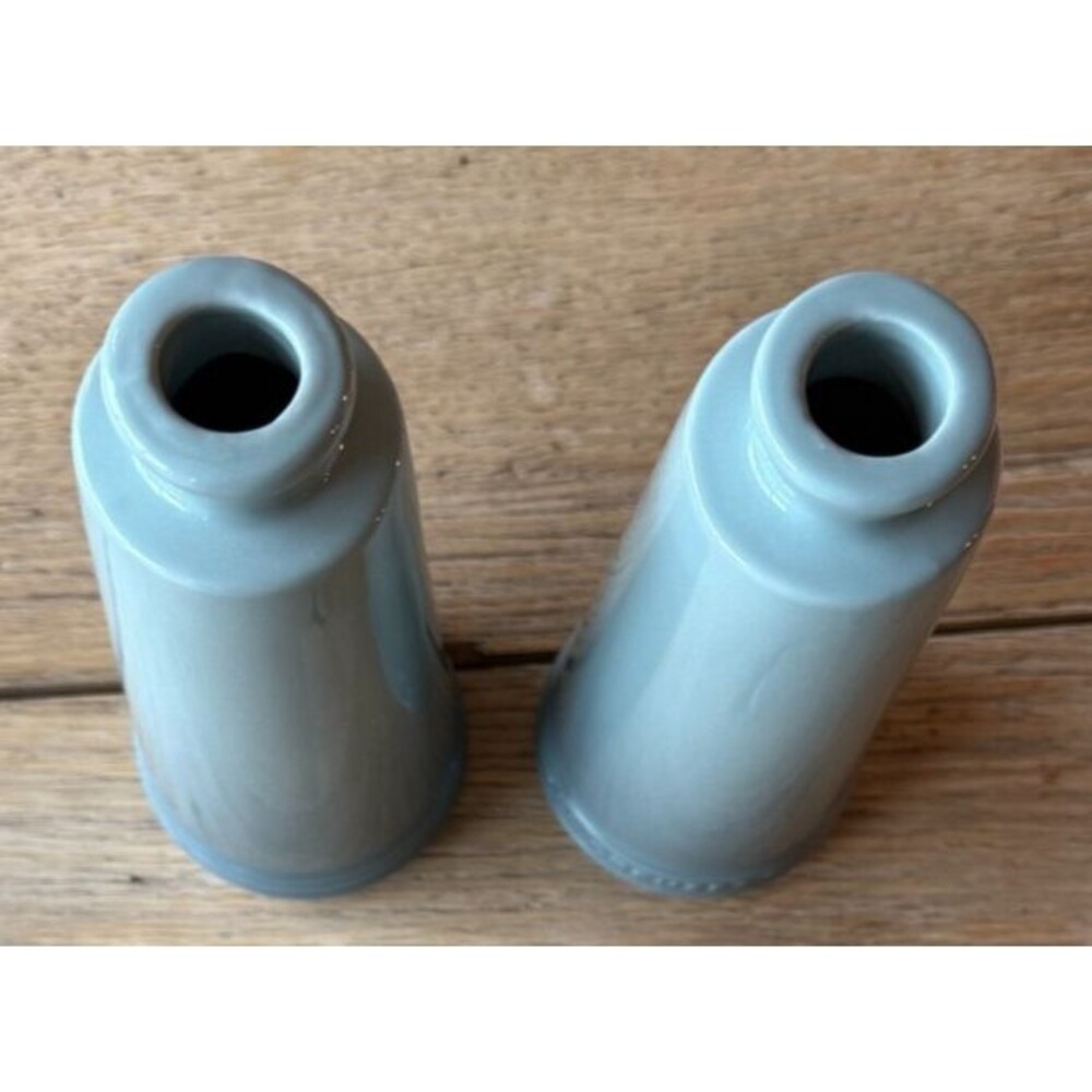 Le Creuset Stoneware Signature 10 oz Oil & Vinegar Set Sea Salt NEW - Picture 4 of 9